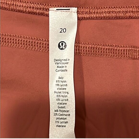 Nwt lululemon athletica Groove flare leg pants. - Picture 4 of 6